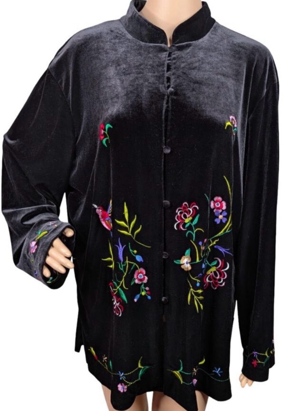 Susan Graver Art to Wear Velvet Top 1X Black Embroidered
Floral Mandarin Collar